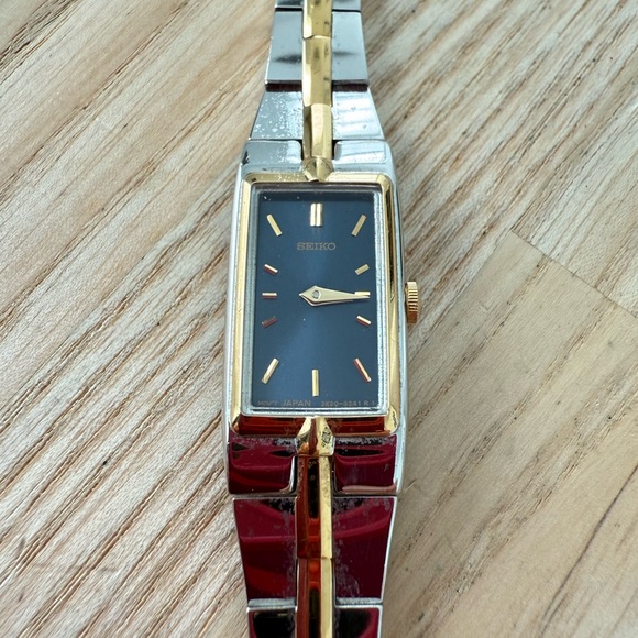 Seiko ladies blue rectangular dial two toned watch NEW BATTERY main image 7